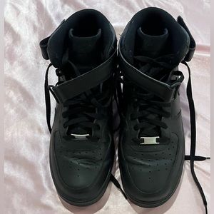 Black mid rise Nike Air Force 1